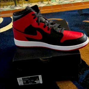 Air Jordan Mid size 11